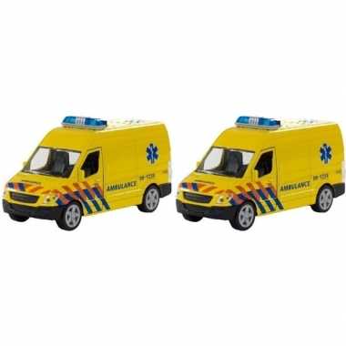 2x speelgoed ambulance 12 cm met licht en geluid