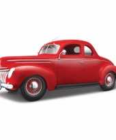 Modelauto ford deluxe coupe 1939 1 18
