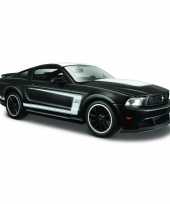 Modelauto ford mustang boss 302 2012 zwart schaal 1 24 20 x 8 x 6 cm
