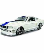 Modelauto ford mustang gt 1967 wit schaal 1 24 19 x 7 x 5 cm